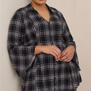 Torrid Black & White Plaid Bell Sleeve Babydoll Tunic Top - Size 0 (L/XL)